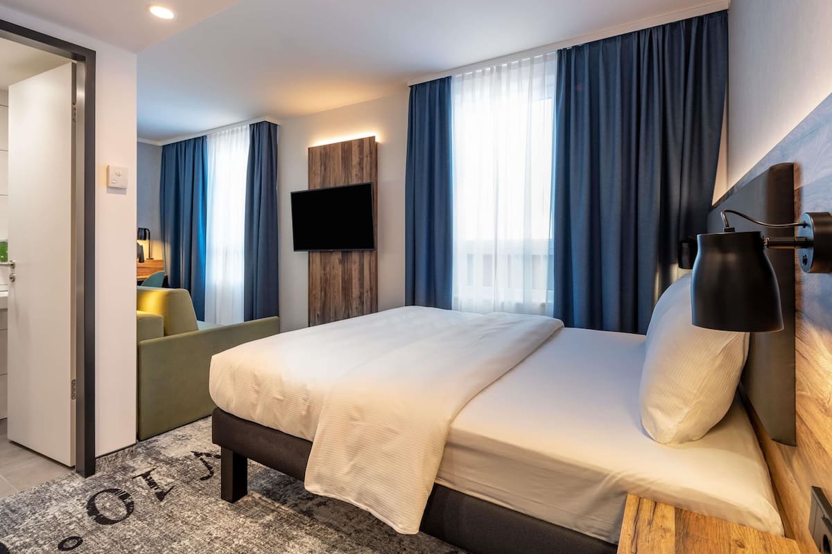 Family Room, 1 Double Bed with Sofa bed (Modern) | Hypo-allergenic bedding, desk, laptop workspace, soundproofing