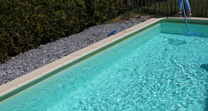 Vacation home for up to 18 people with outdoor pool directly on the Aventura climbing mountain