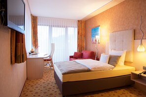 1 soveværelse, pengeskab på værelset, skrivebord, weekendseng