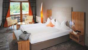 1 habitación, caja de seguridad en la habitación y escritorio