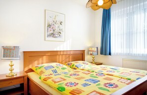 3 bedrooms, desk, travel crib, free WiFi