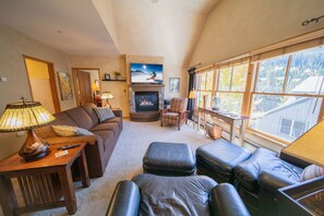Premium Condo, 2 Bedrooms, Balcony, Courtyard View (Jack Pine 8011) | Living area | 42-inch flat-screen TV with cable channels, TV, fireplace
