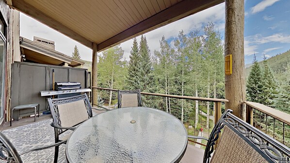 Condo, varias camas, vista a la montaña (Lodgepole 2011) | Balcón