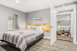 1 Schlafzimmer, Schreibtisch, Reisekinderbett, kostenloses WLAN