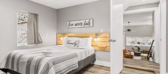 Tandem Suite - Spacious 2 Bedroom Suite Walkable to Downtown TC