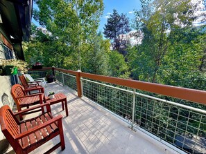 Exterior - Jack Pine 8016 (Keystone)