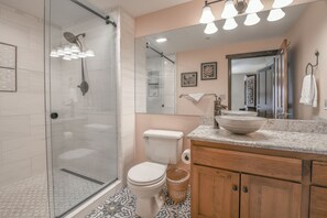 Superior Condo, 2 Bedrooms, Balcony, Mountain View (Jack Pine 8016) | Bathroom