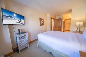 Superior Condo, 2 Bedrooms, Balcony, Mountain View (Springs 8859)