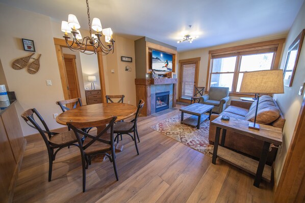 Superior Condo, 2 Bedrooms, Balcony, Mountain View (Springs 8859) | Living area