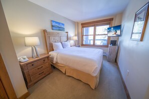 Superior Condo, 2 Bedrooms, Balcony, Mountain View (Springs 8859)