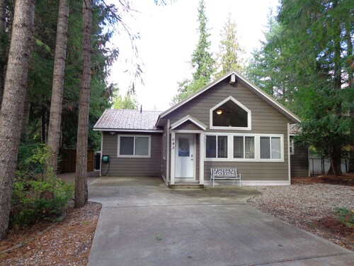 Casa Allegro ~ Mara Lake Tranquility ~ An All-Season Paradise