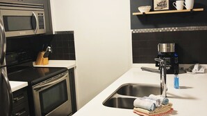 Kaffetrakter/tekoker, kjøleskap, mikrobølgeovn og ovn