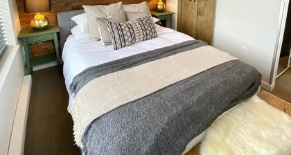 Stunning Deer Lodge Condo in Town Centre at the Olympic Rings