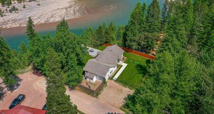 River Overlook right outside Glacier National Park