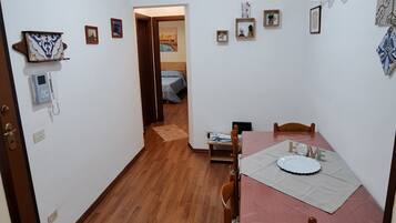 2 Schlafzimmer, Bügeleisen/Bügelbrett, kostenloses WLAN, Bettwäsche