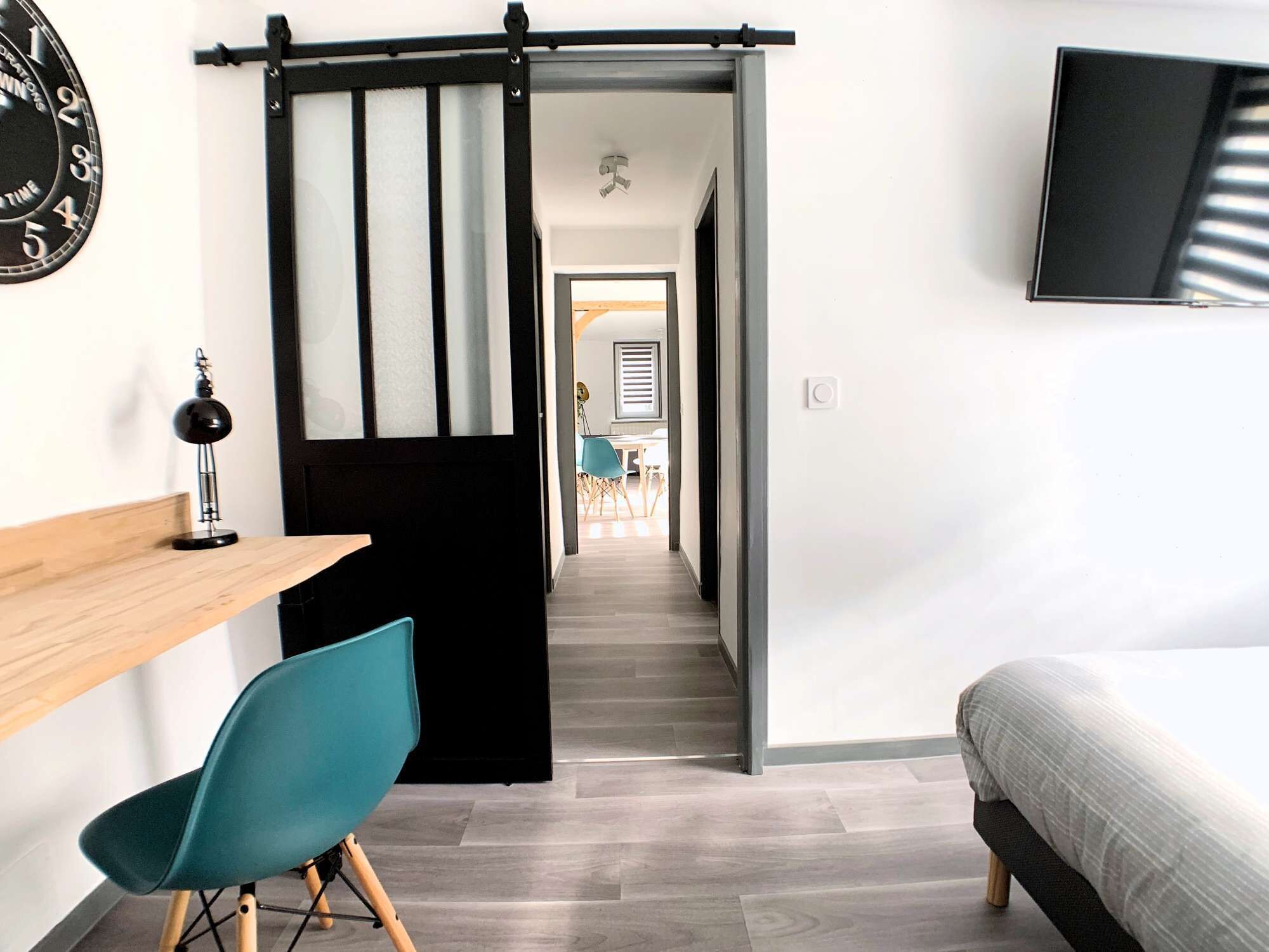 2 多间卧室、办公桌、隔音、熨斗/熨衣板