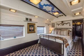1 bedroom, iron/ironing board, free WiFi, bed sheets - Historic Train Car - Close to downtown - Romantic Getaway (Fredericksburg)