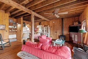 Smart TV, fireplace, stereo