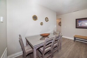 Dining - Prime Downtown Location • Sleeps 6 • Private Patio (Fredericksburg)