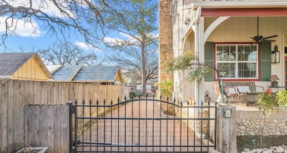 Serendipity - Charming Private 2-Story Cottage - Romantic