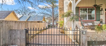 Serendipity - Charming Private 2-Story Cottage - Romantic