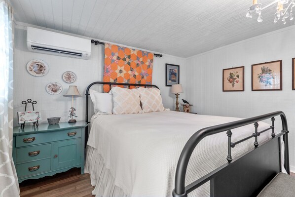 1 bedroom, iron/ironing board, free WiFi, bed sheets