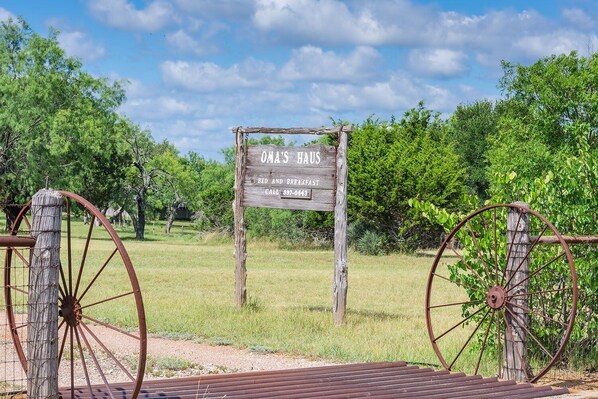 المنطقة المحيطة بالمنشأة
