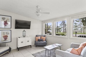 TV - Cottage 1 - Bayview Bungalow (Fairhope)