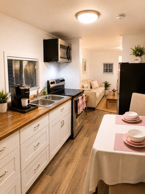 Coffee/tea maker, fridge, microwave, oven