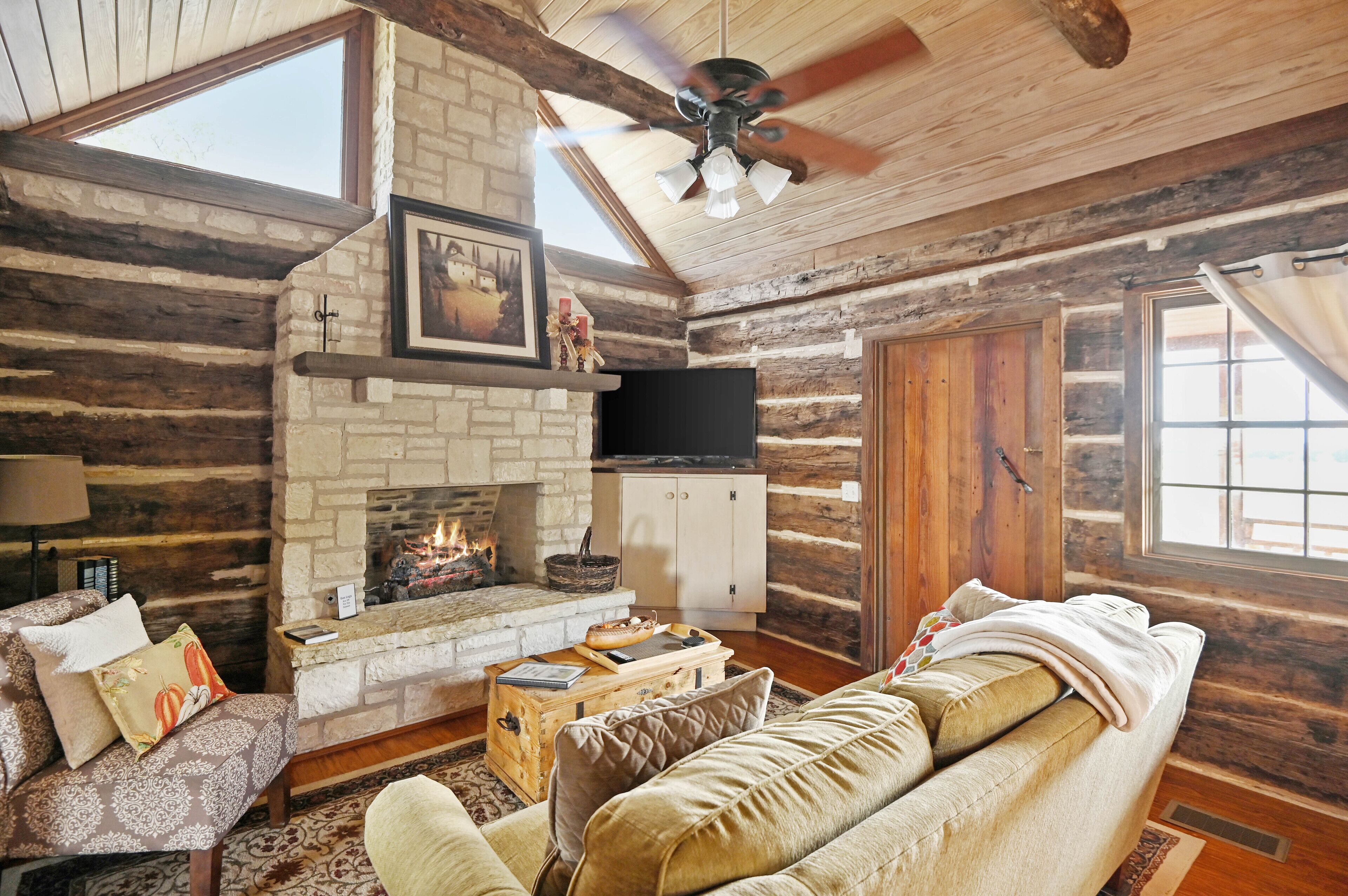 Smart TV, fireplace, DVD player