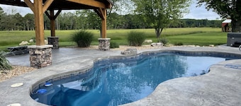 Bluebird Meadows with In-ground Pool and Hot Tub! 125 ACRES TO EXPLORE