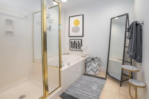 Combined shower/bathtub, jetted bath, hair dryer, towels - Lakefront Getaway "Right There" on the water in Reynolds community 2 bed/2 bath  (Greensboro)