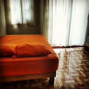 6 chambres, fer et planche Ă repasser, Wi-Fi, draps fournis