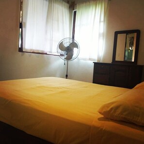 6 chambres, fer et planche Ă repasser, Wi-Fi, draps fournis