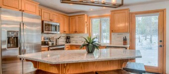 12 sharc passes, game room, hot tub, Perfect famil