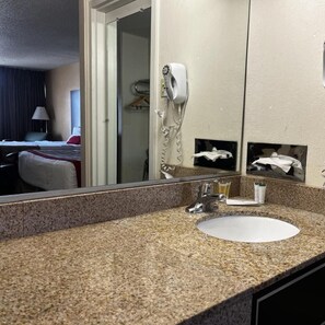 Bathroom - Budget Inn Laramie (Laramie)