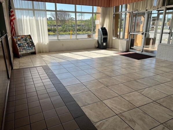 Interior - Heritage Inn & Suites by Capital O Baton Rouge I 10 (Baton Rouge)