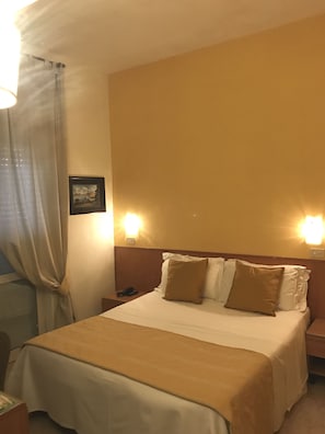 1 chambre, coffres-forts dans les chambres, fer et planche Ă repasser