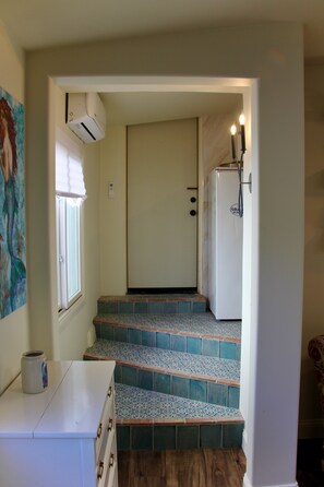 Réfrigérateur, micro-ondes, cafetière/bouilloire, bouilloire électrique