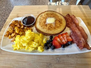Free daily continental breakfast - Cayuga Blu Hotel (Ithaca)