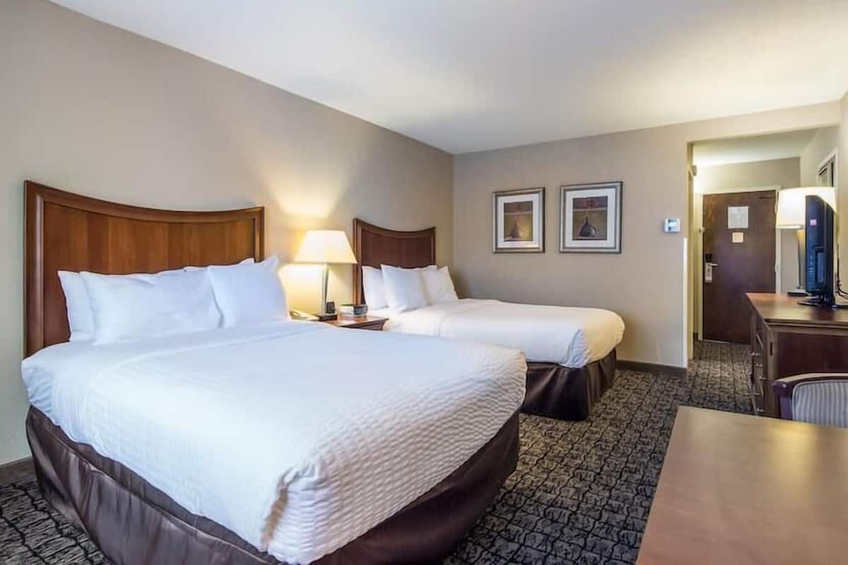 Classic Double Room | Hypo-allergenic bedding, in-room safe, blackout drapes
