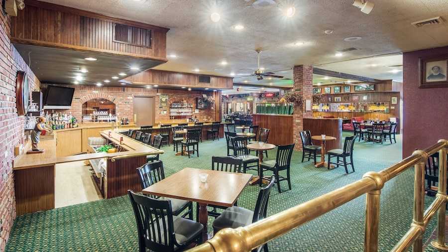 Cayuga Blu Hotel