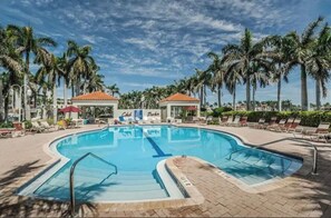 Piscine extérieure, piscine chauffée