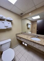 Chuveiro/banheira combinados, produtos de toalete grátis