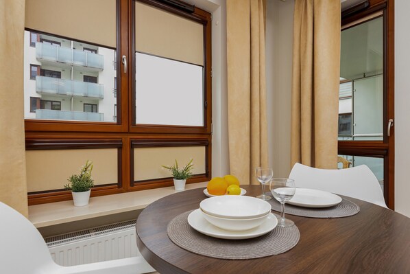 Apartment, 1 Bedroom, Balcony | In-room dining