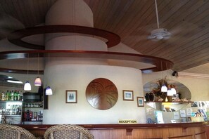 Bar (on property) - Caribbean Paradise Inn (Providenciales)