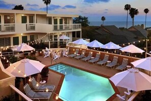Outdoor pool - Laguna Cliffs Inn (Laguna Beach)