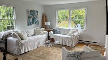 Smart TV, tenis de mesa, libros y estéreo