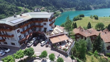 Esterni