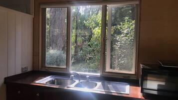 雪櫃、微波爐、焗爐、爐具